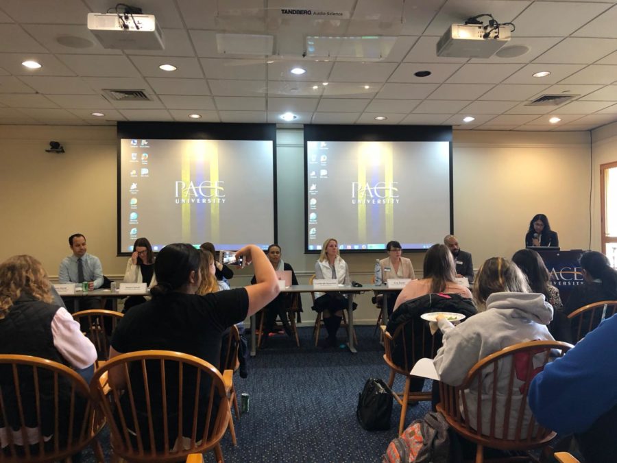 Students at Title IX and Dines open forum about sex-based misconduct policies. 