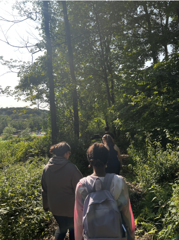 (Members of the commuter street team travel through the nature trail located near the nature center on the Pleasantville campus)
