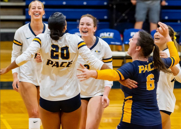 Pace Volleyball join in celebration of a won point (pace_volleyball/IG)